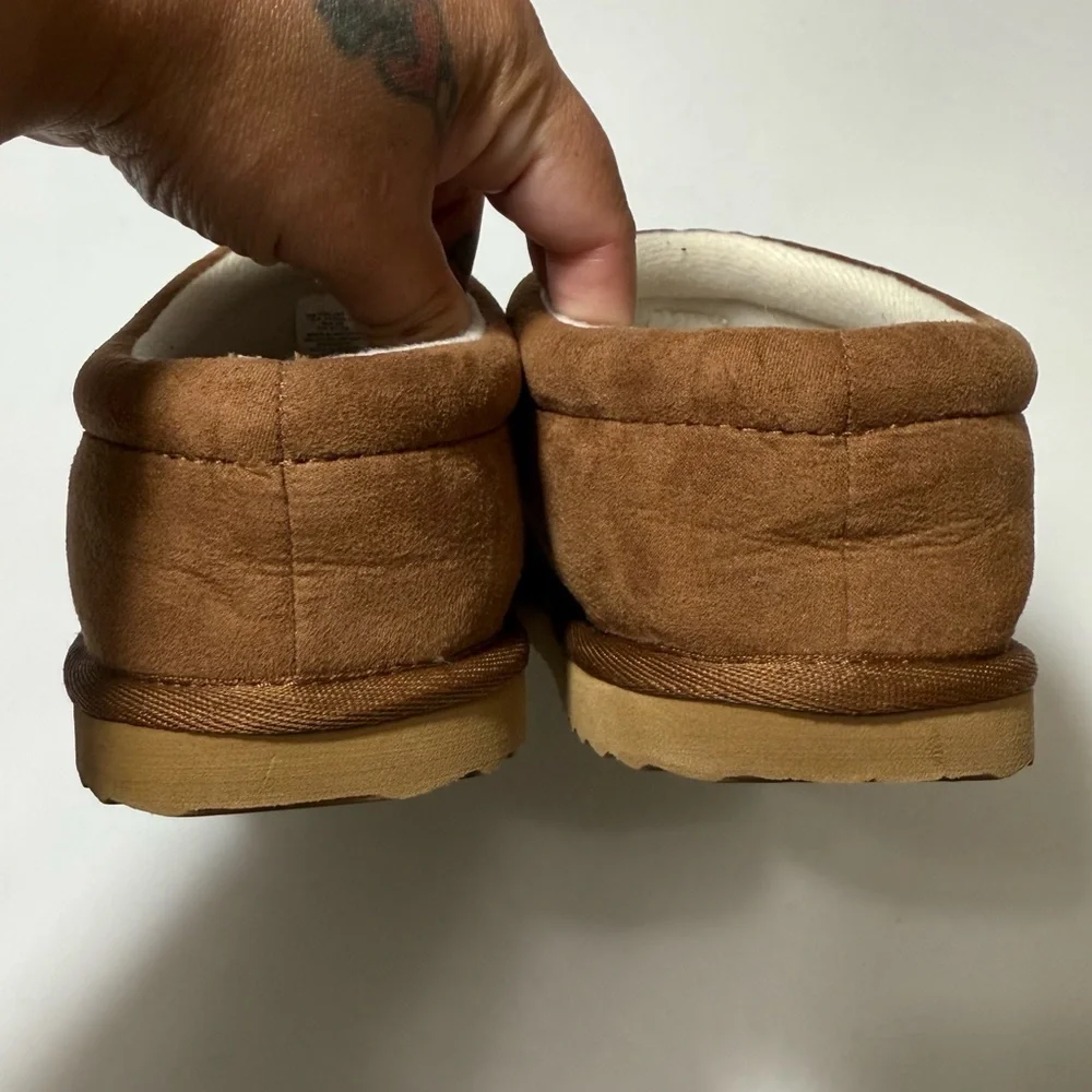 Old Navy Kids Size XXL (5Y-6Y) Cozy Brown Slip-On Clog Slippers